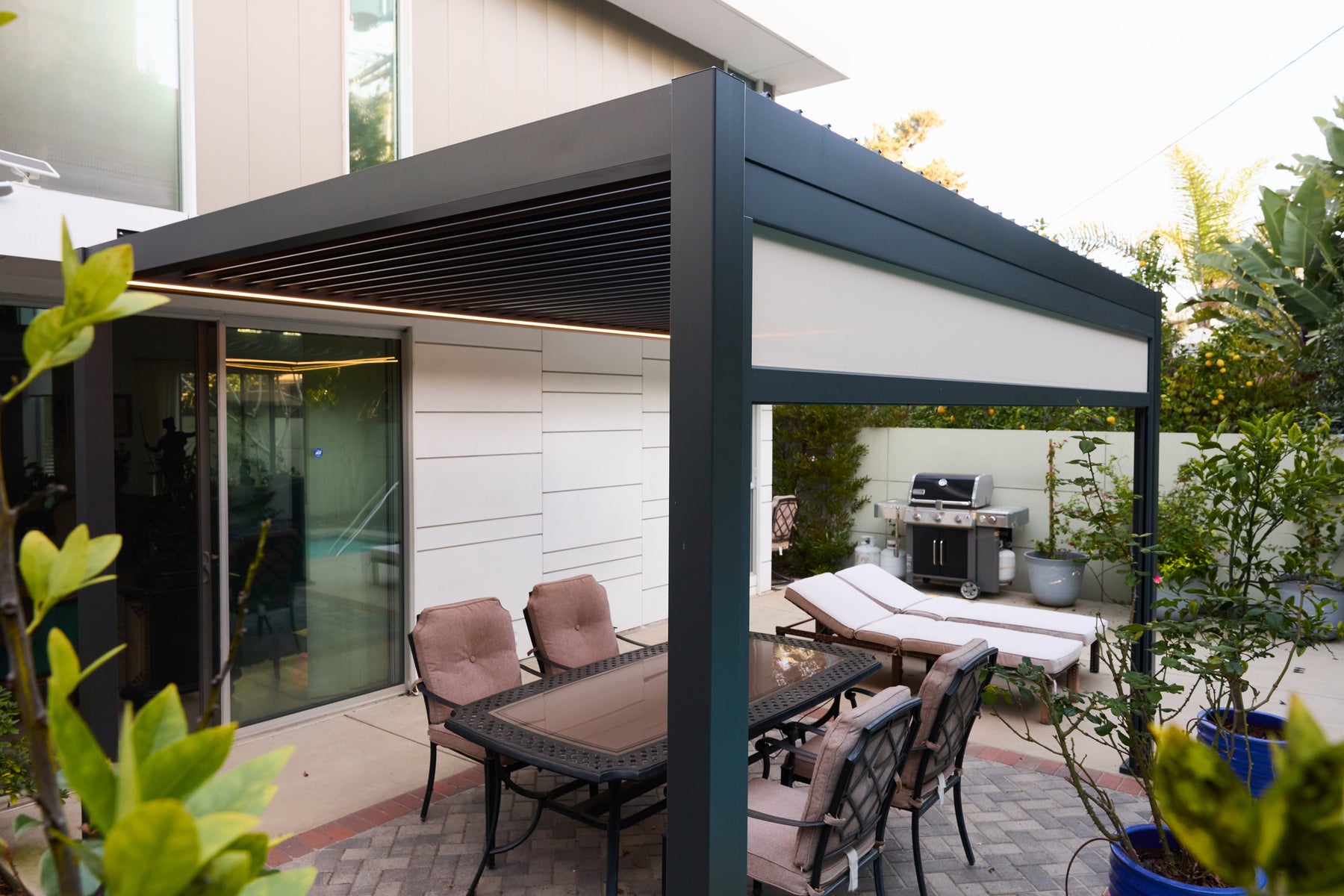 Pergola Burbank CA: Complete Guide to Motorized Outdoor Living in the Media Capital of the World - pergolacave