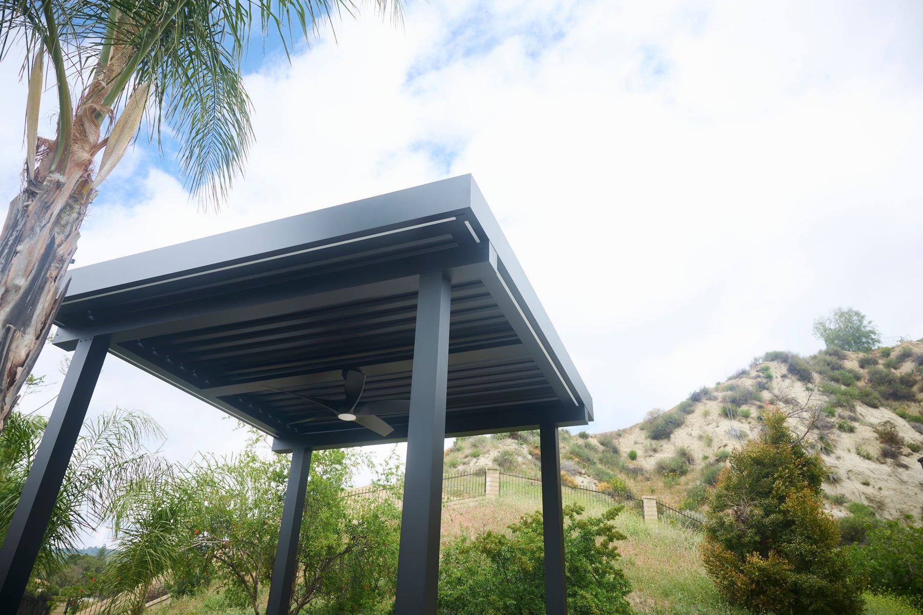 Pergola Hollywood Hills CA: Complete Guide to Luxury Motorized Outdoor Living - pergolacave