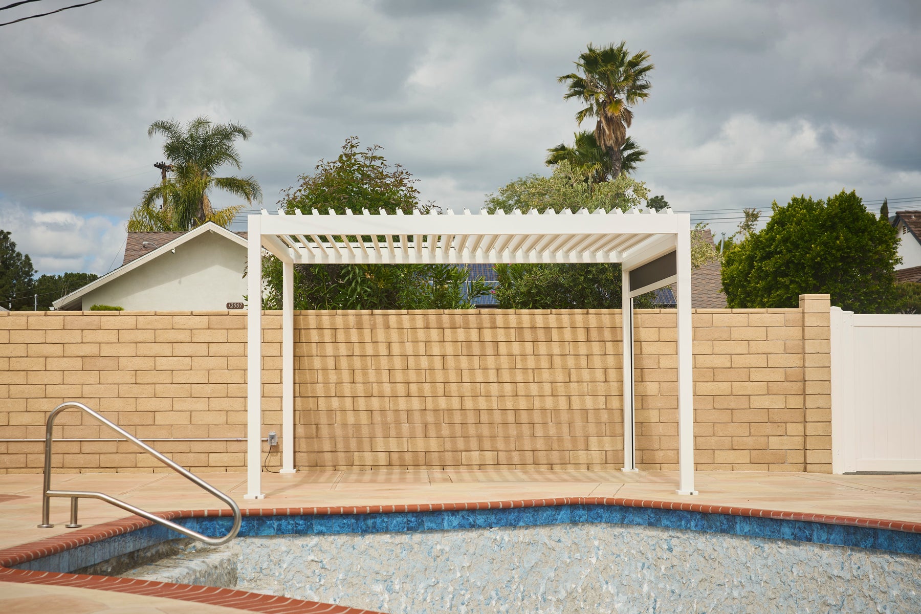 Pergola Hollywood Hills CA: Complete Guide to Luxury Motorized Outdoor Living - pergolacave