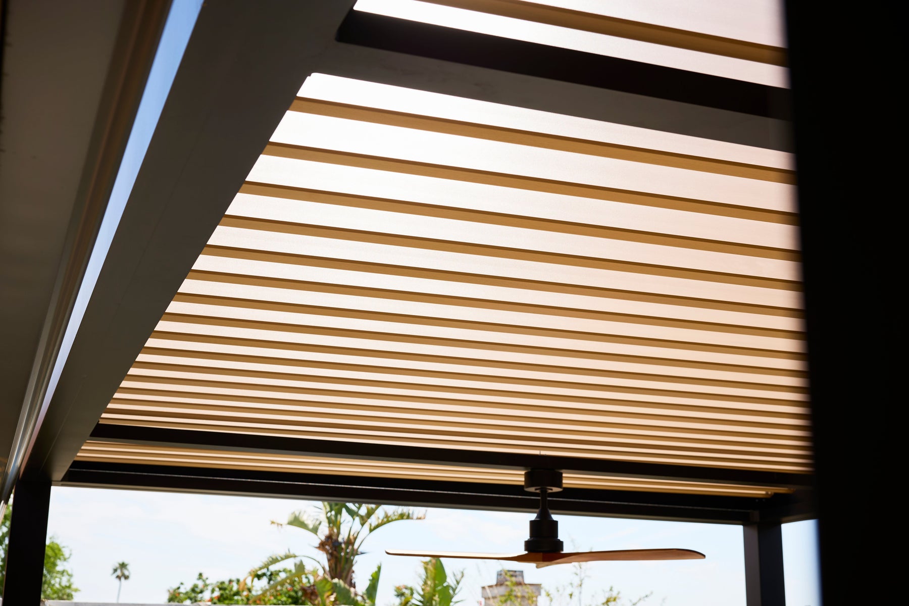 Pergola Roof: Los Angeles Weather Defense - pergolacave