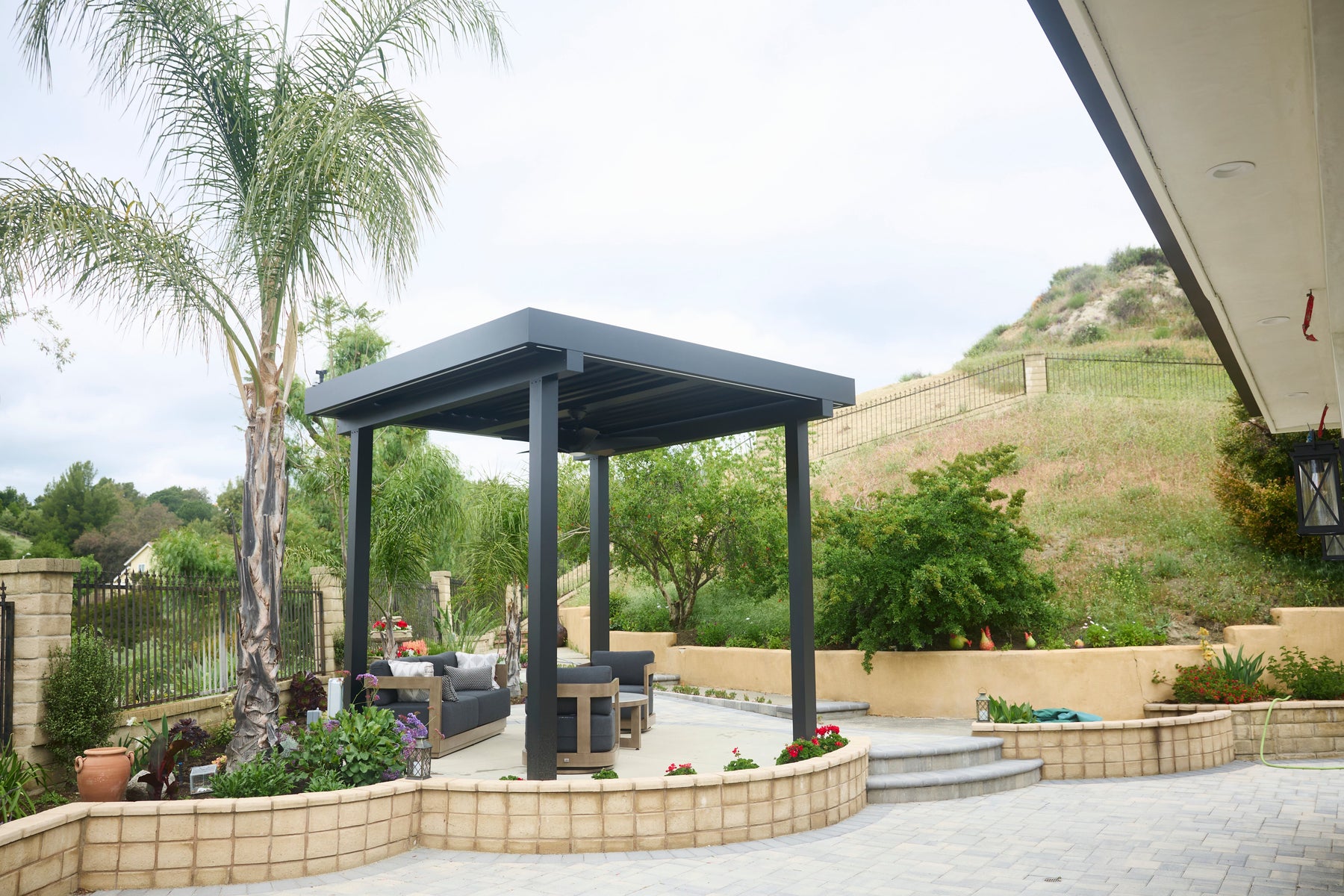 The Pergola Roof Decision: Everything You Need to Know Before Choosing - pergolacave